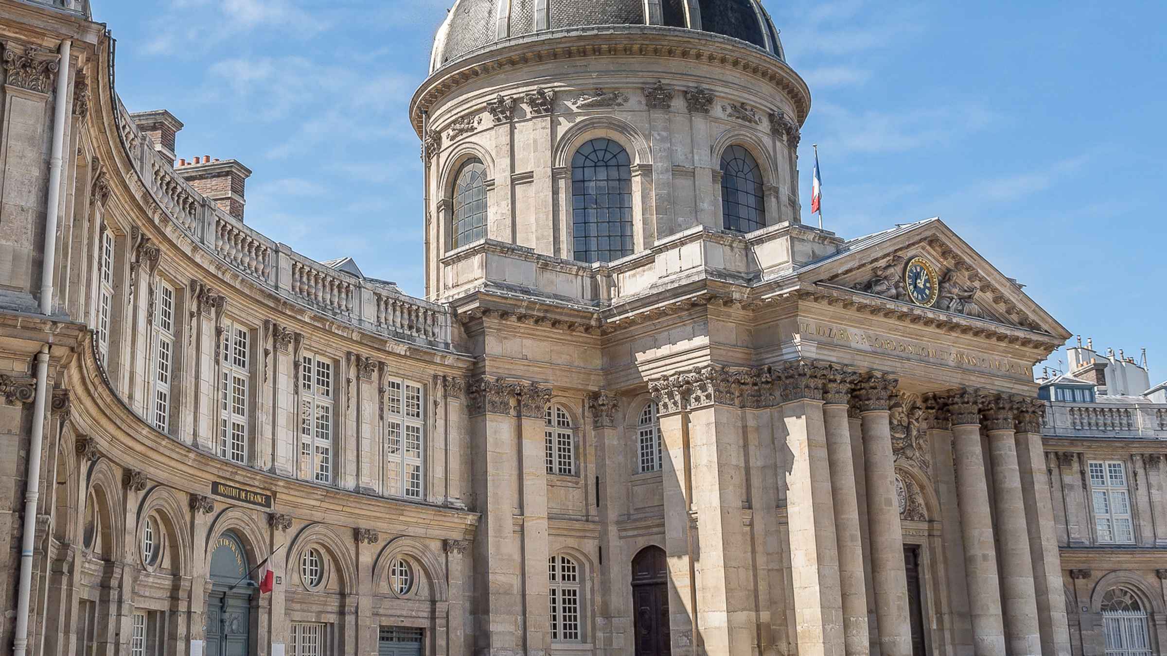 Institut de France Tours | GetYourGuide