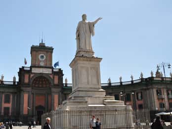 Piazza Dante: Tours y Entradas