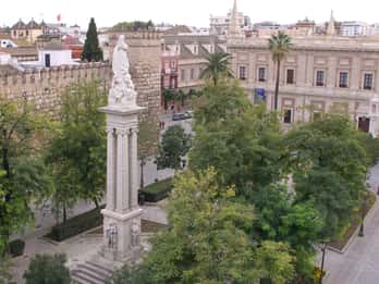 Plaza del Triunfo Tours & Tickets