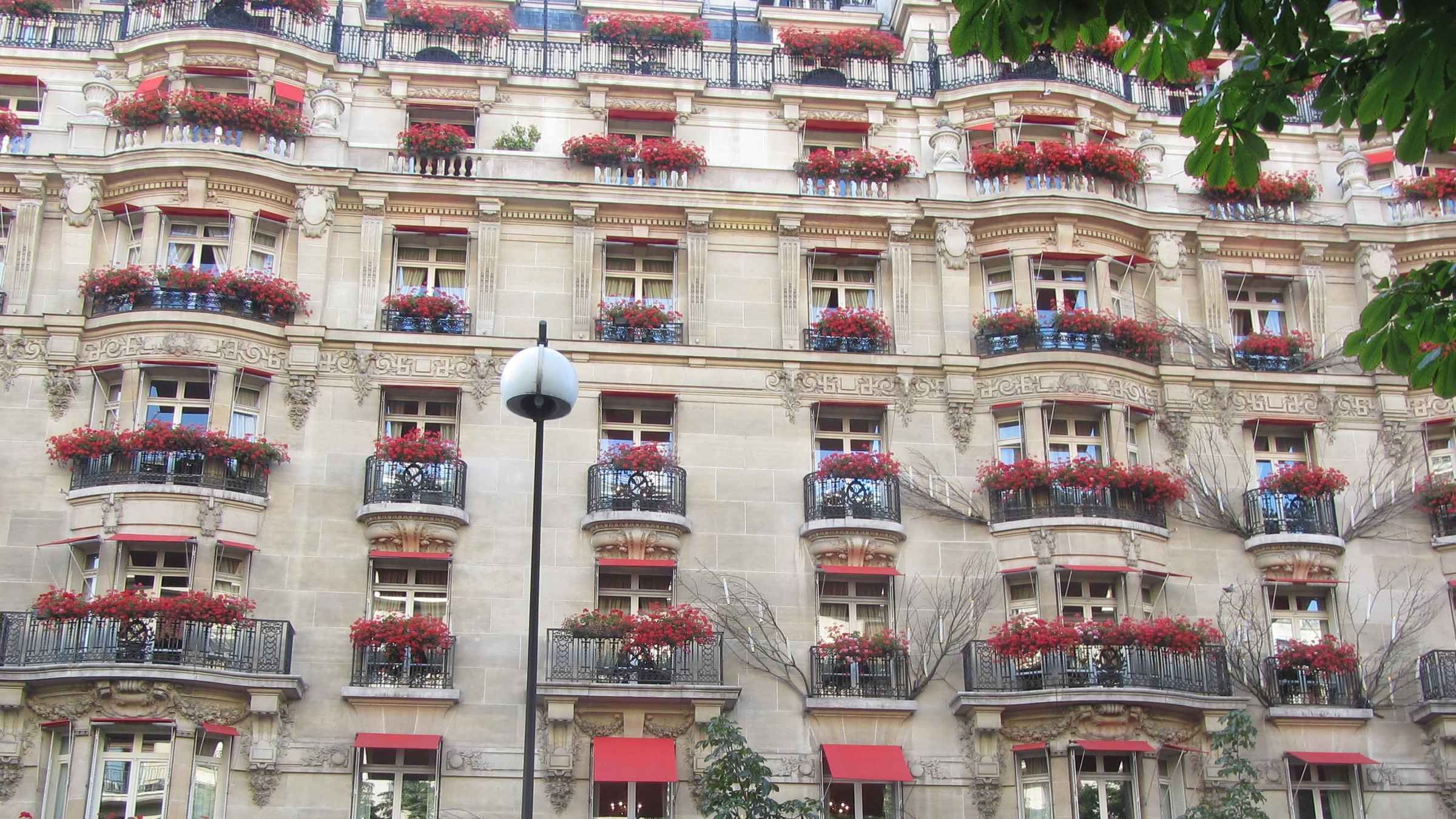 モンテーニュ通り、パリ チケット＆ツアーの予約 GetYourGuide