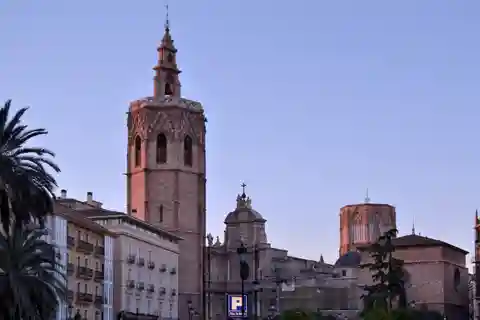 10. Torre del Miguelete