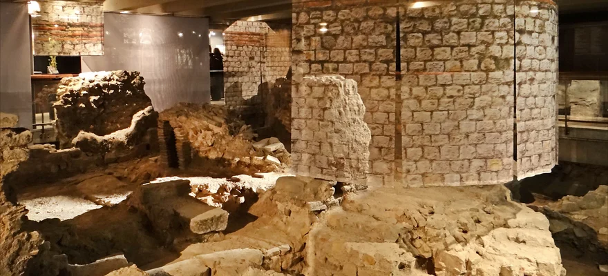 Crypte Archéologique de Notre-Dame