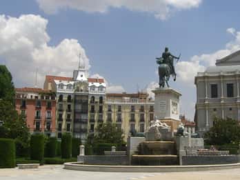 Plaza de Oriente Touren & Tickets