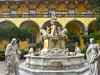 Chiesa e Chiostro di San Gregorio Armeno Tours & Tickets