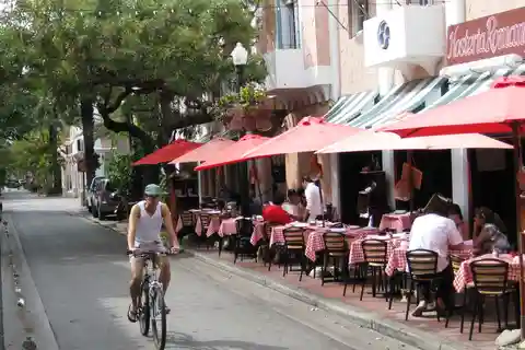 10. Española Way