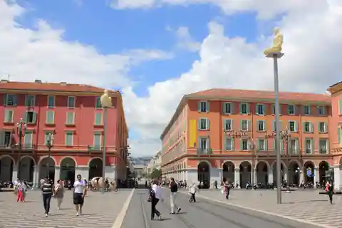 8. Place Massena