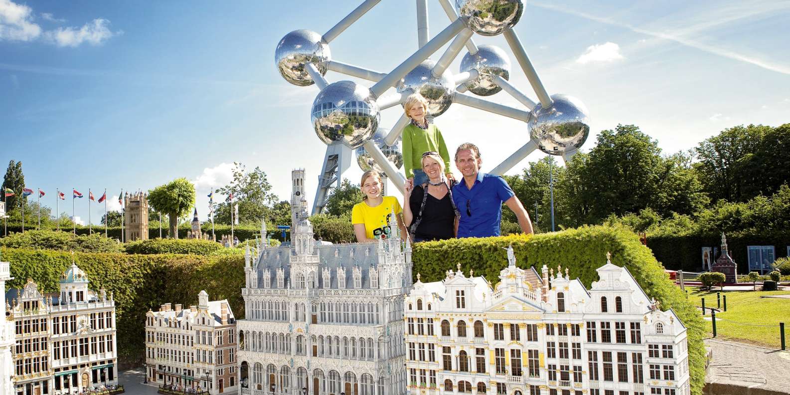 Mini eu. Парк «Европа в миниатюре» Бельгия, Брюссель. Мини-Европа. Вывеска мини-Европа. Мини Европа в Брюсселе Art Map.