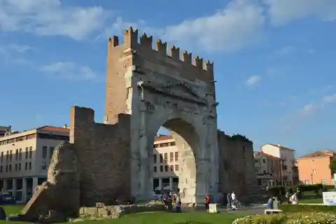 4. Arco di Augusto, Rimini