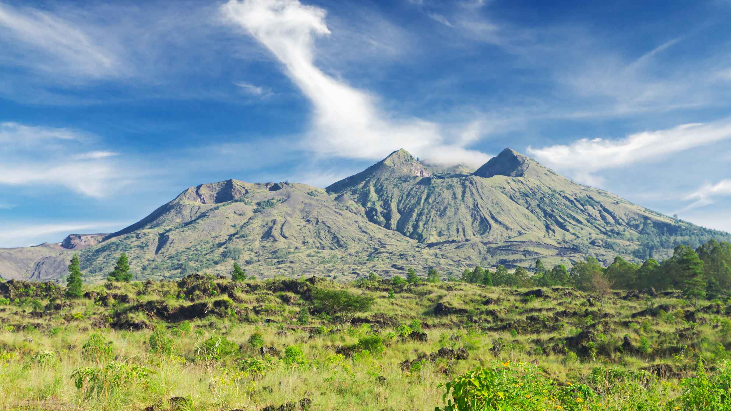 Батур бали. Вулкан Кинтамани. Вулкан Батур на Бали. Вулкан Кинтамани Бали. Гора Батур на Бали.