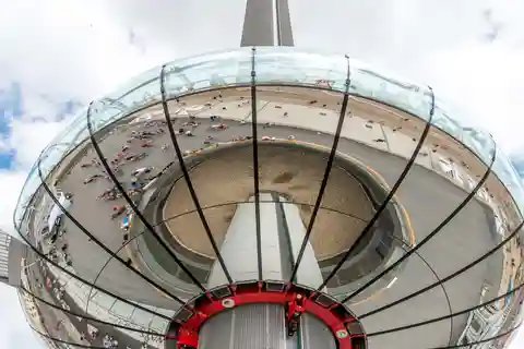 2. Brighton i360