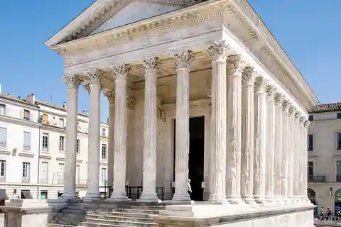 3. Maison Carrée