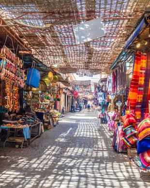 From Skyscrapers to Souks: Navigating Dubai's Diverse Tourist Attractions - Immersing in Dubai's Souks