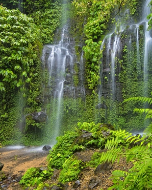 Benang Kelambu Waterfall