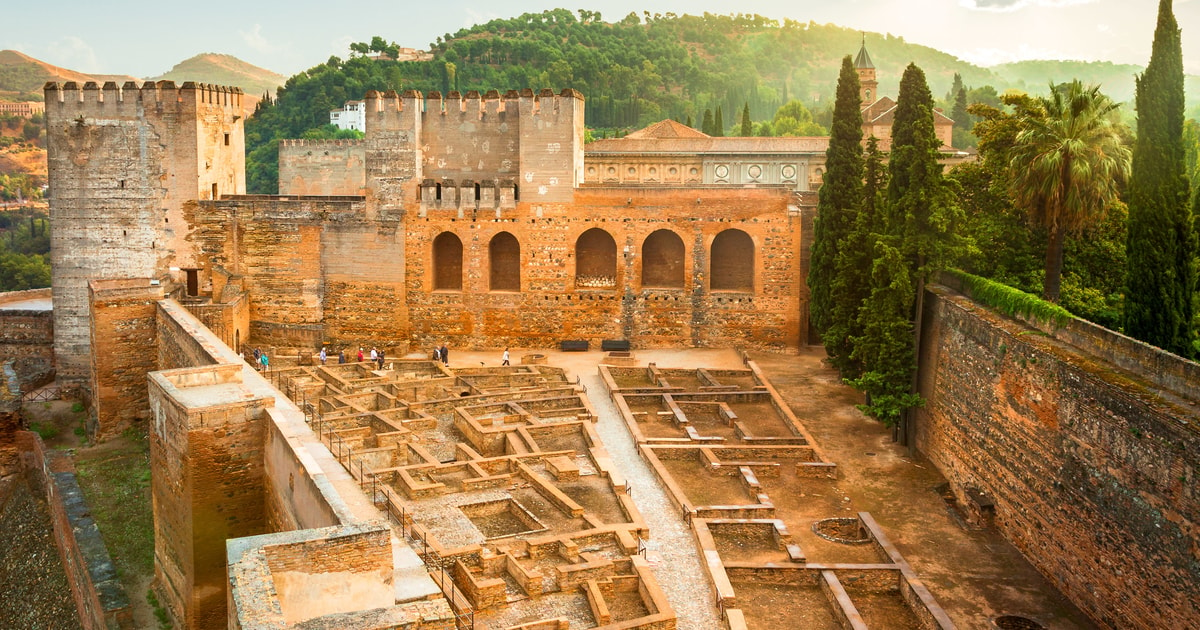 Alcazaba, Granada - Reserva de entradas y tours | GetYourGuide.es