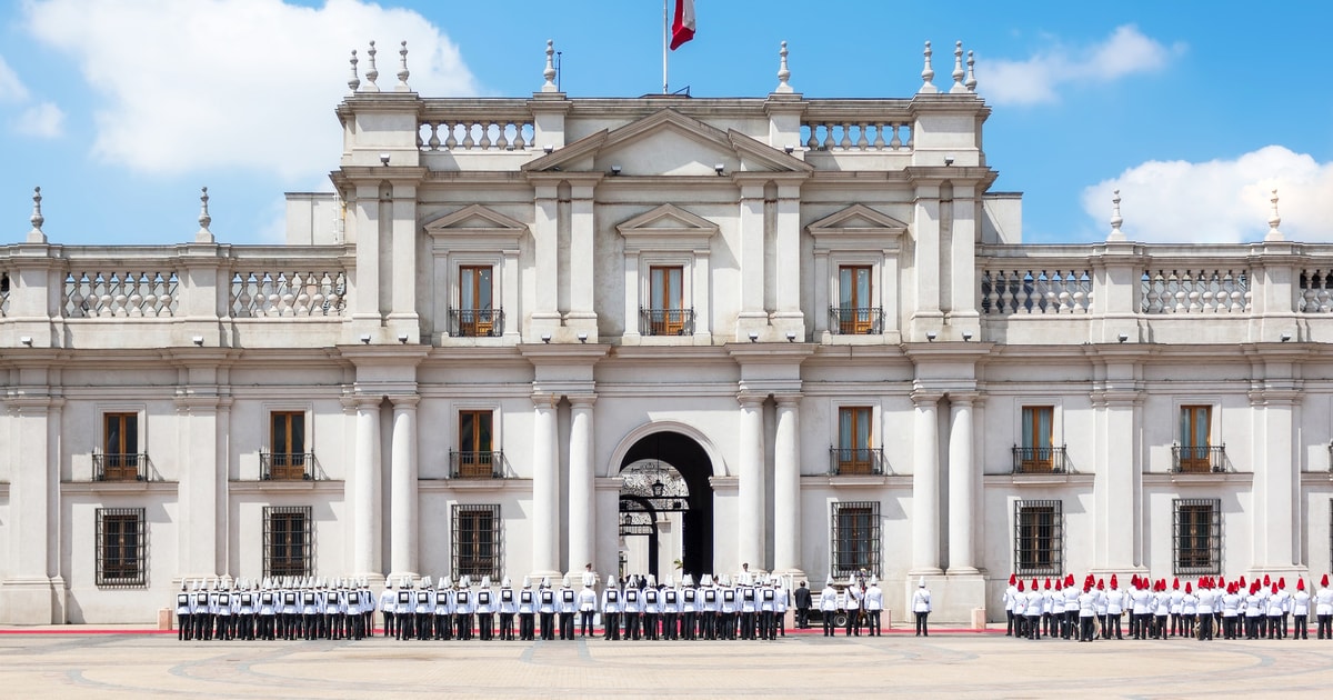 Palacio De La Moneda , Palacio de La Moneda in Santiago de Chile, Chile ...