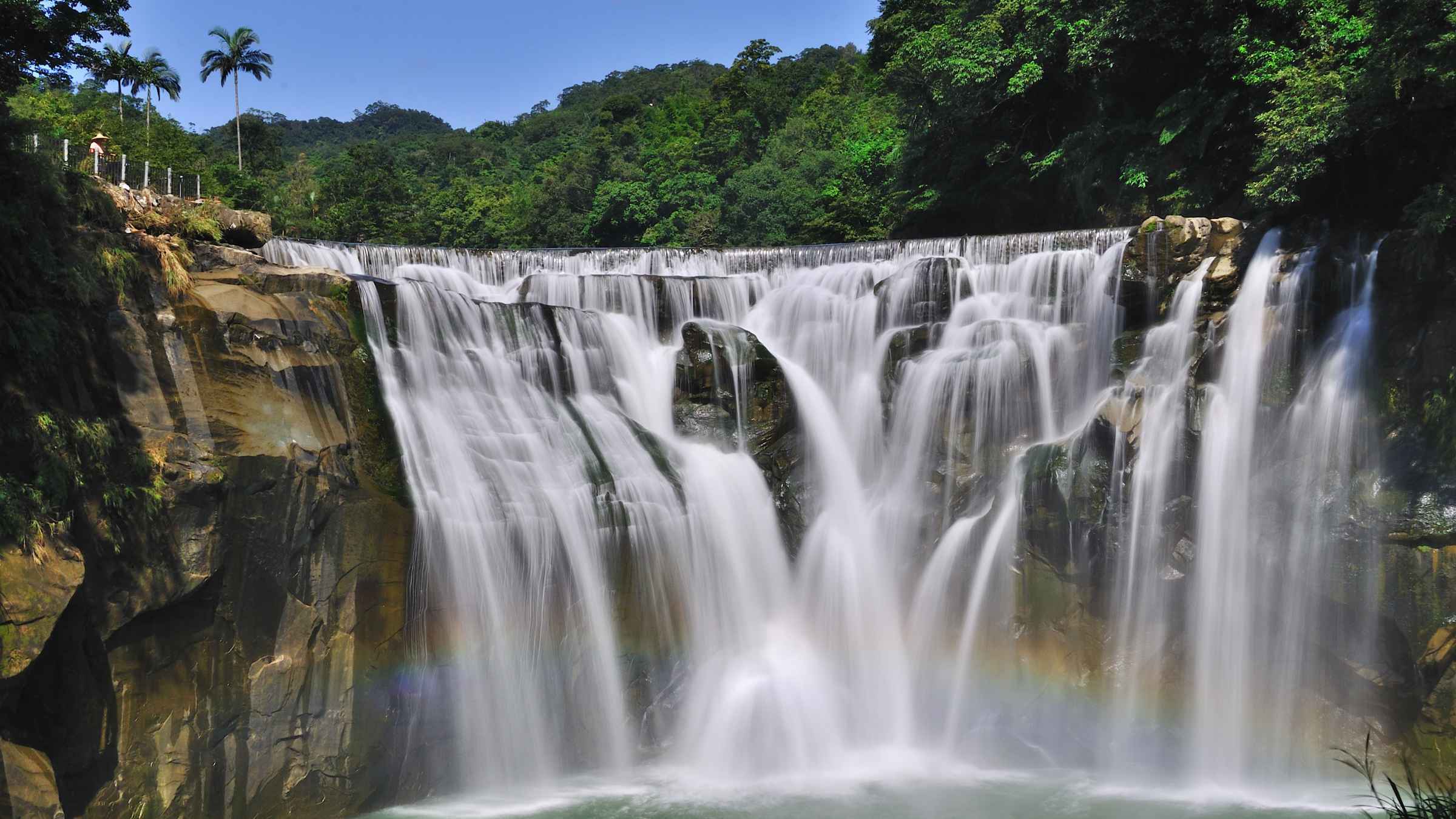 shifen waterfall tour