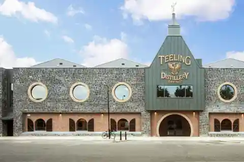 8. Destylarnia whisky Teeling
