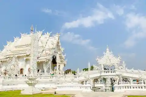 1. Wat Rong Khun