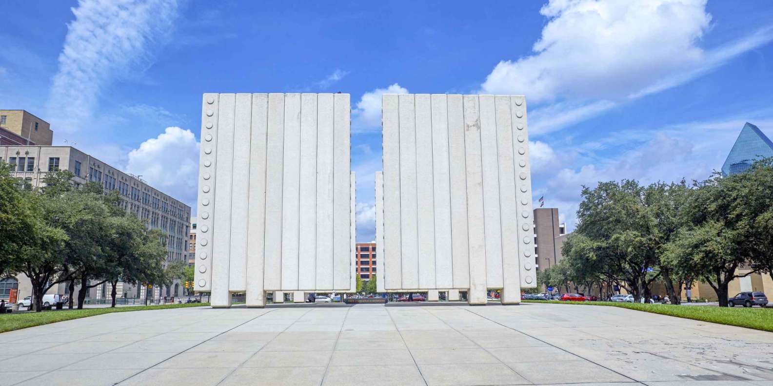 Book　Kennedy　Memorial　Dallas　Plaza,　F.　Tours　GetYourGuide　John　Tickets