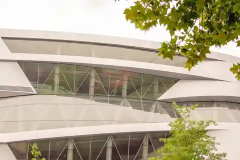 3. Museo Mercedes-Benz