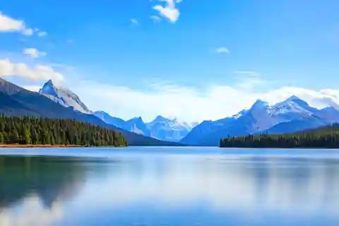 3. Maligne Lake