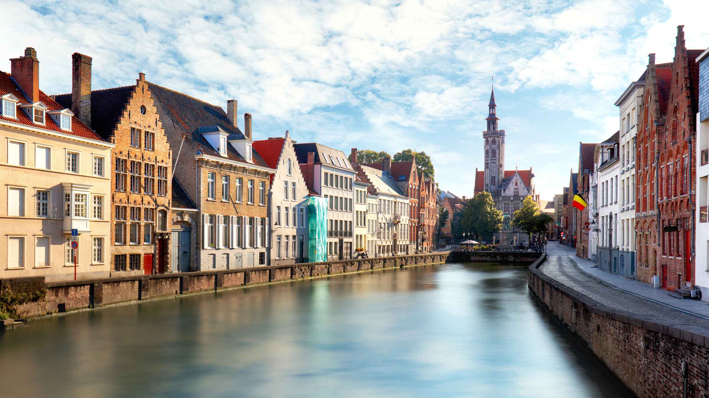 tourist guide to bruges