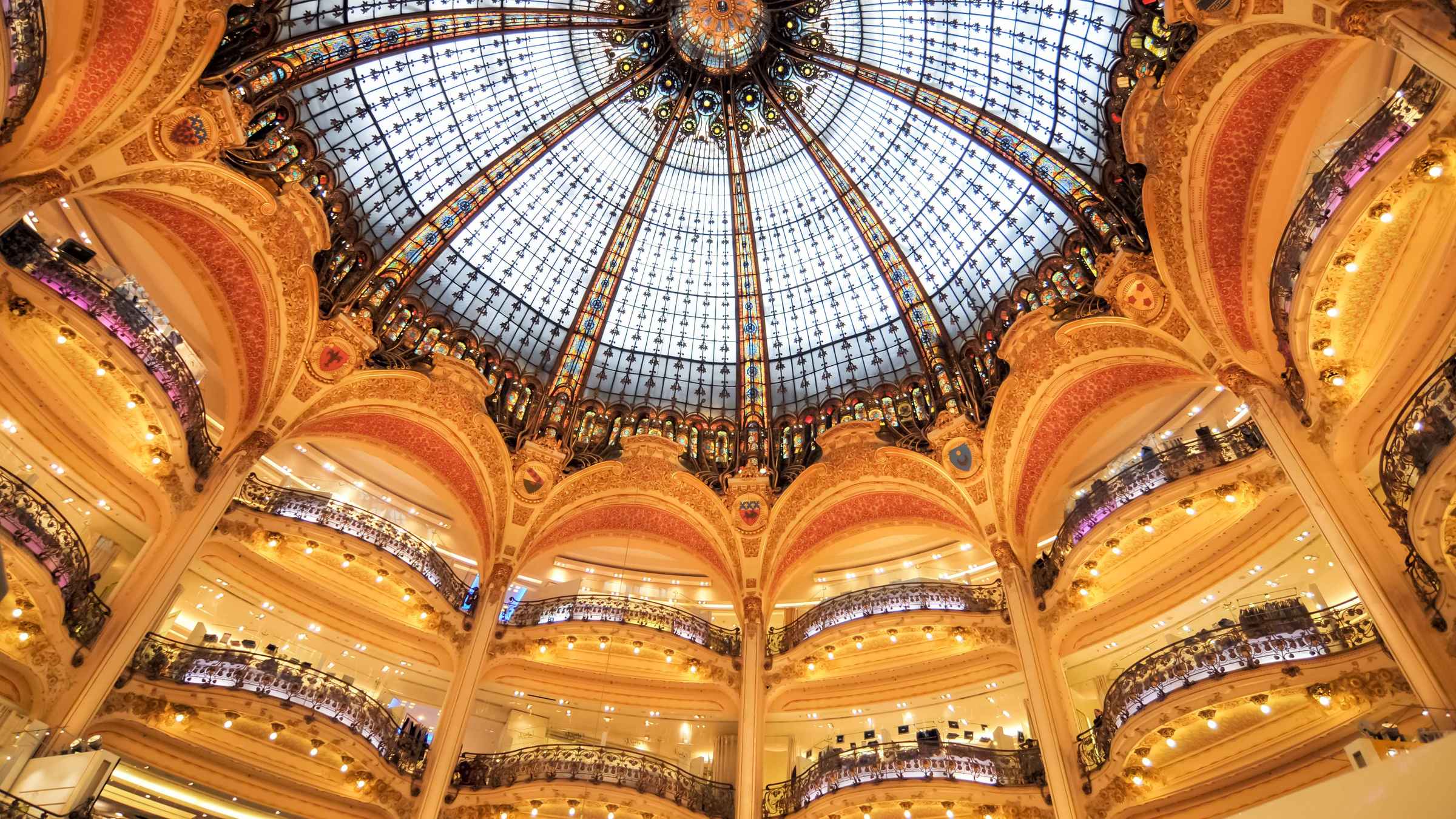 tour de lit galeries lafayette