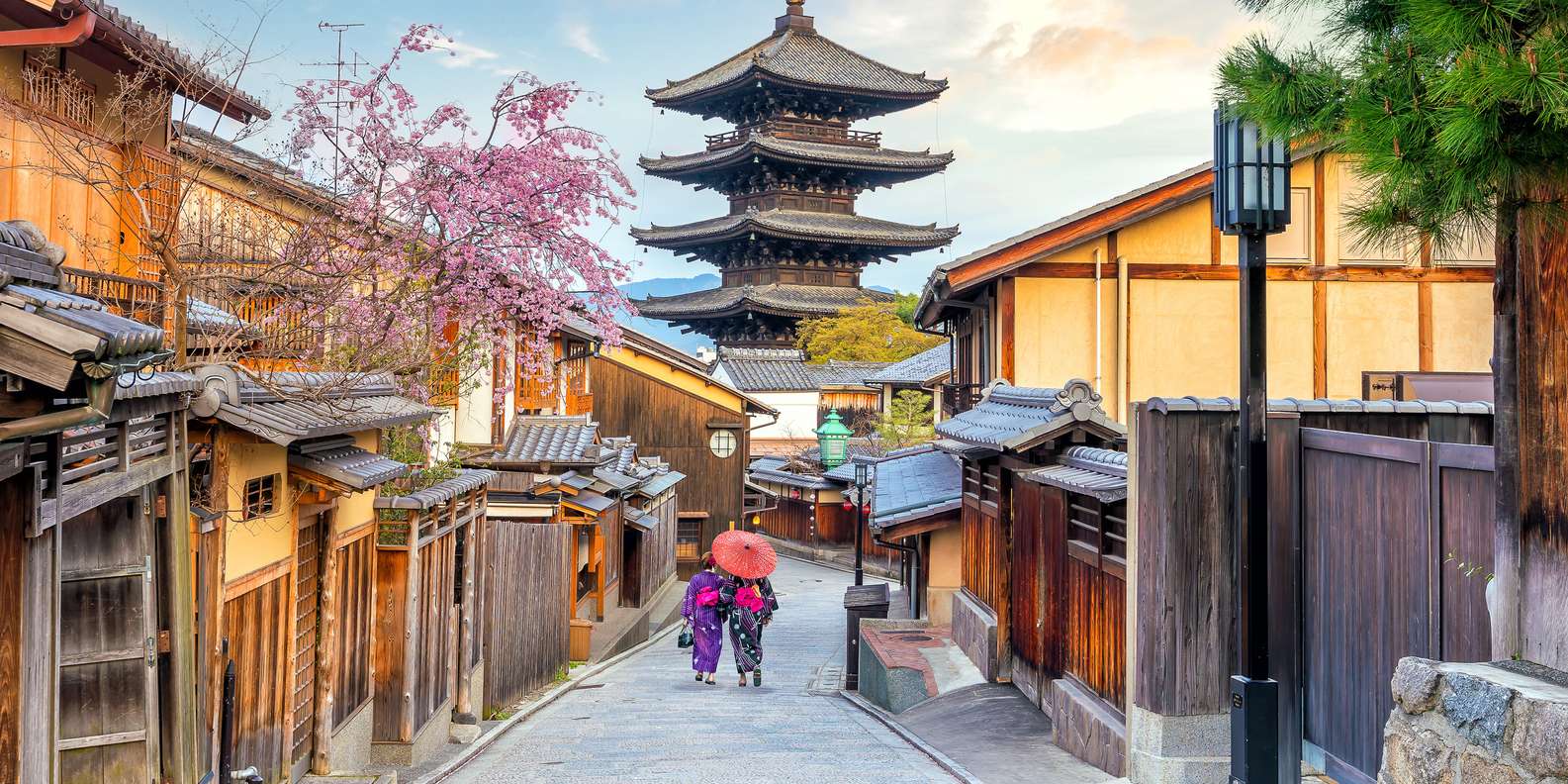 写真 京都 五重塔 京都タワー 夕景 KYOTO picture - 美術品