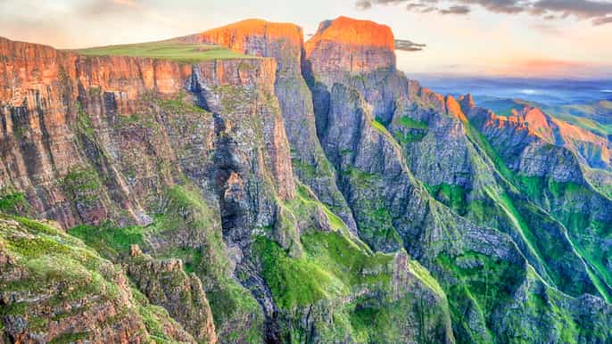 【見逃すな】アフリカで必見の世界遺産 10選 10 Maloti-Drakensberg Park, KwaZulu-Natal - Book Tickets & Tours
