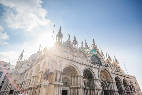 Venice: Gondola tours