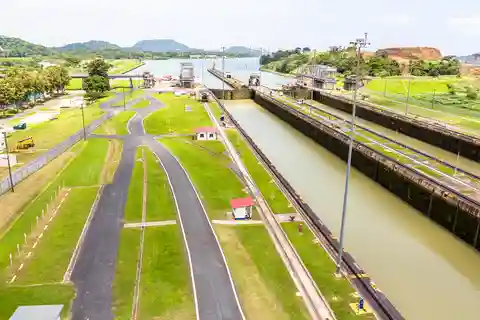 4. Esclusas de Miraflores