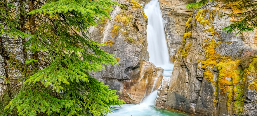Johnston Canyon, Lower Falls