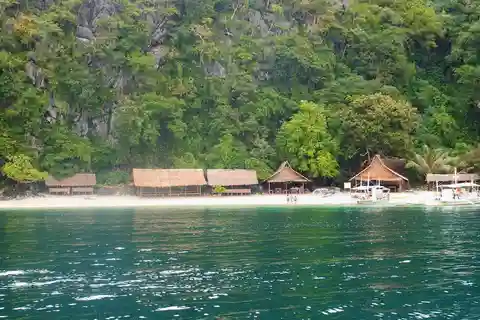 4. Banul Beach