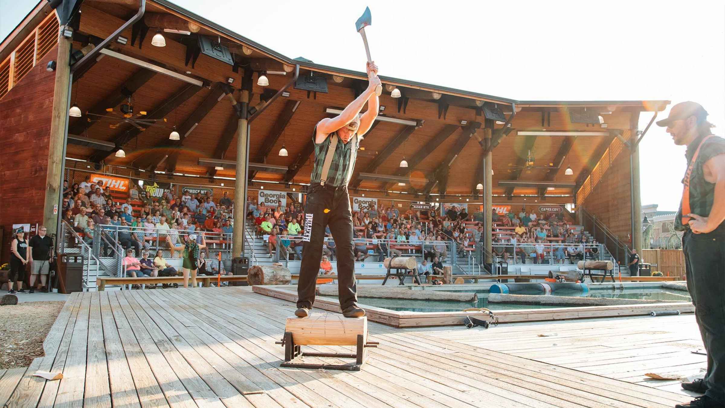 Paula Deen's Lumberjack Feud Show & Adventure Park Atividades para cri