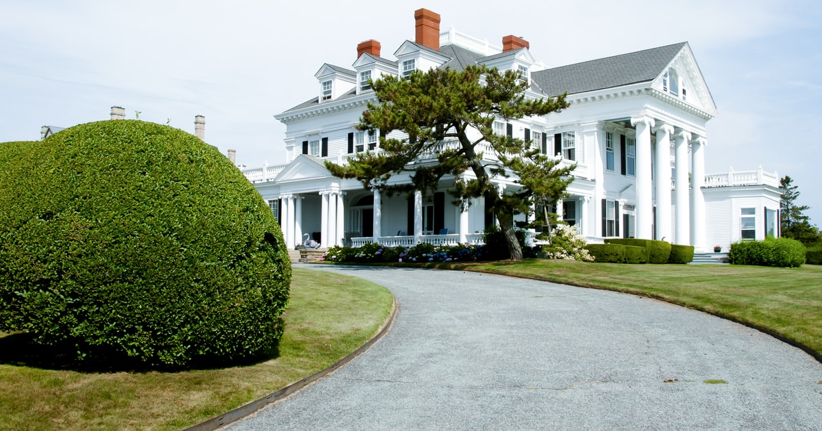 tours of newport mansions