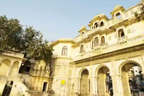 2. Gangaur Ghat