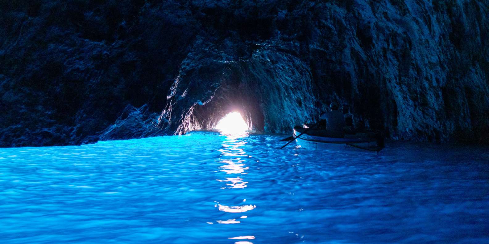 青の洞窟 Blue Grotto カプリ島 チケット ツアーの予約 Getyourguide