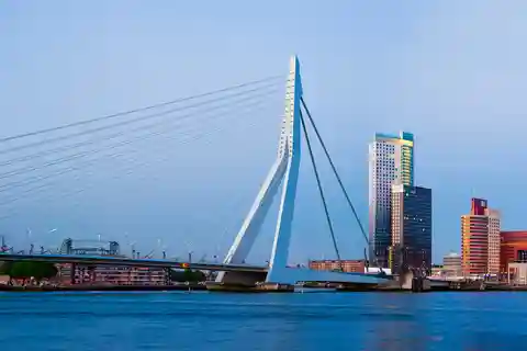 10. Erasmusbrug