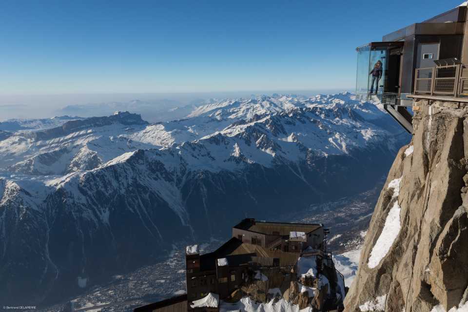 Aiguille du Midi cable car, Chamonix-Mont-Blanc, 夏蒙尼勃朗峰 - 预订门票和游览 ...