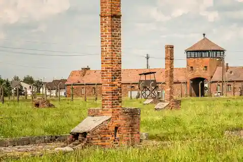 1. Memorial e Museu de Auschwitz-Birkenau