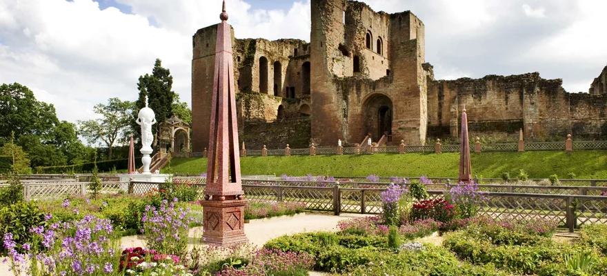 Kenilworth Castle and Elizabethan Garden