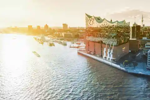 9. Elbphilharmonie: Plaza
