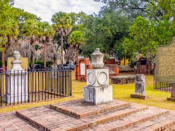 Colonial Park Cemetery Tours & Tickets