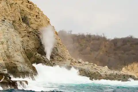 3. La Bufadora