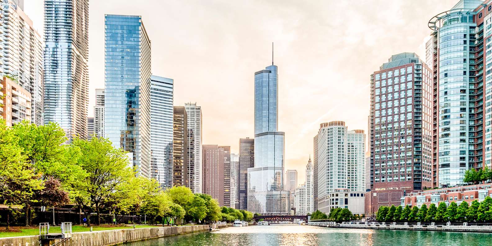 The BEST Chicago Riverwalk Summer activities 2023 FREE Cancellation