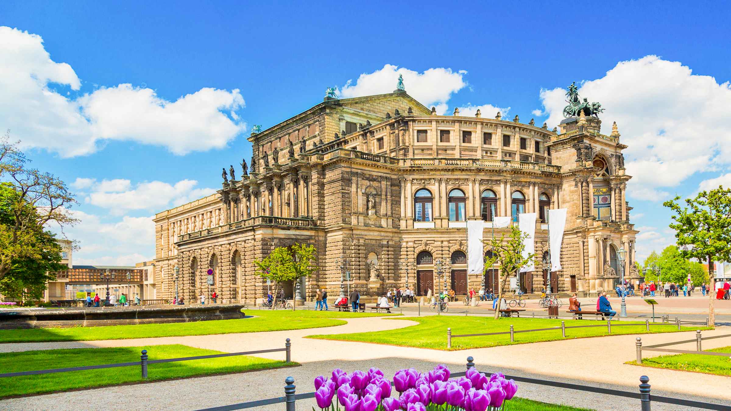 Essen & Trinken Theaterplatz GetYourGuide