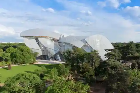 9. Louis Vuitton Foundation
