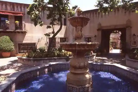 10. Pueblo de las Artes y las Compras de Tlaquepaque