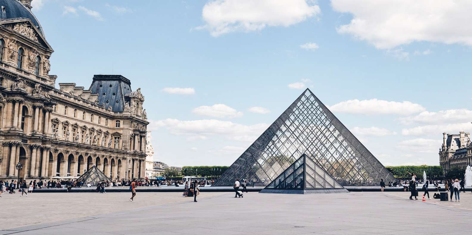 Por primera vez el Louvre alberga una pasarela: Louis Vuitton