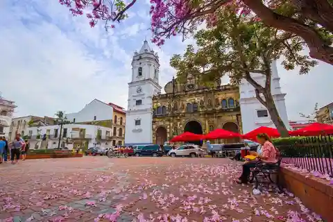 2. Plaza de la Independencia, Panama City